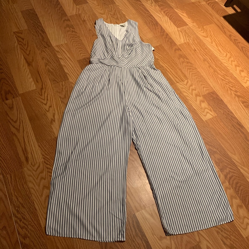 Striped Sleeveless pleated front side pocket jump - Picture 1 of 5